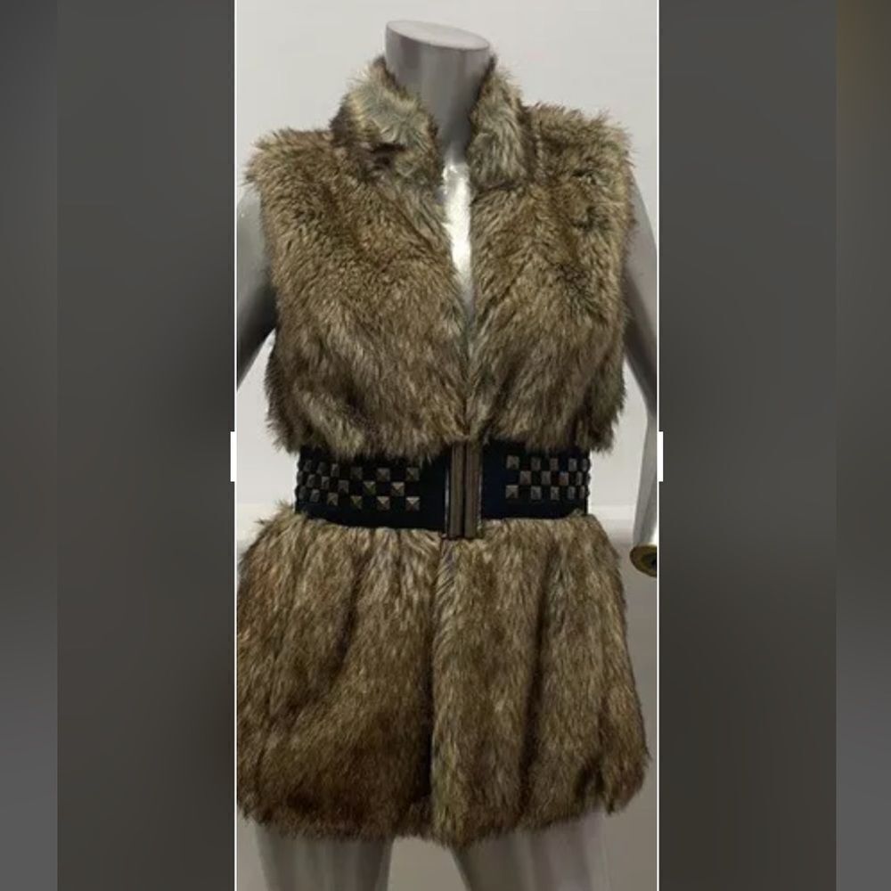 Romeo & Juliet Couture faux fur vest w/ pockets